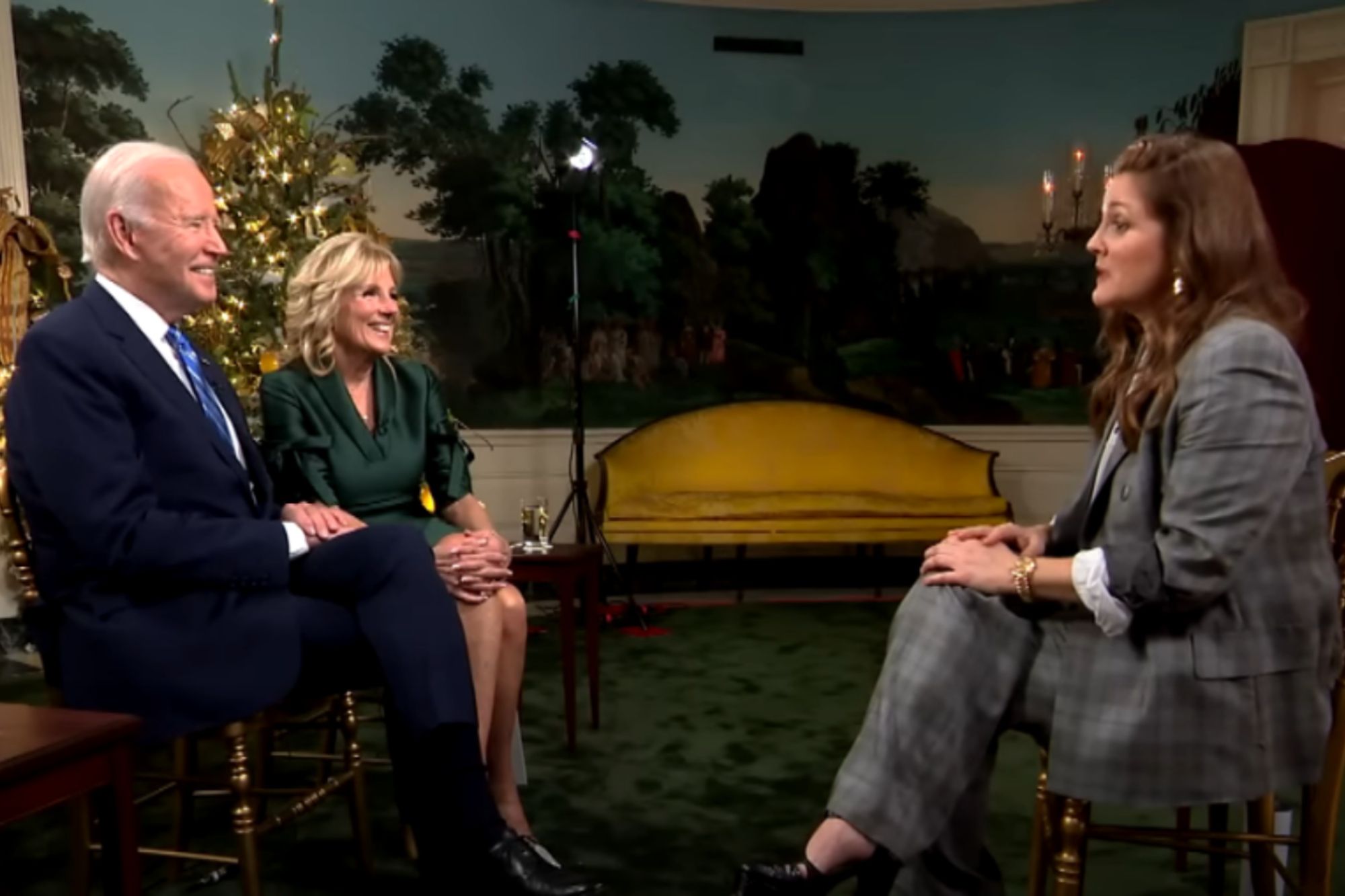 Biden estuvo en The Drew Barrymore Show y contó el romántico gesto que  repite cada Navidad para su esposa - FM Alpina  MHz
